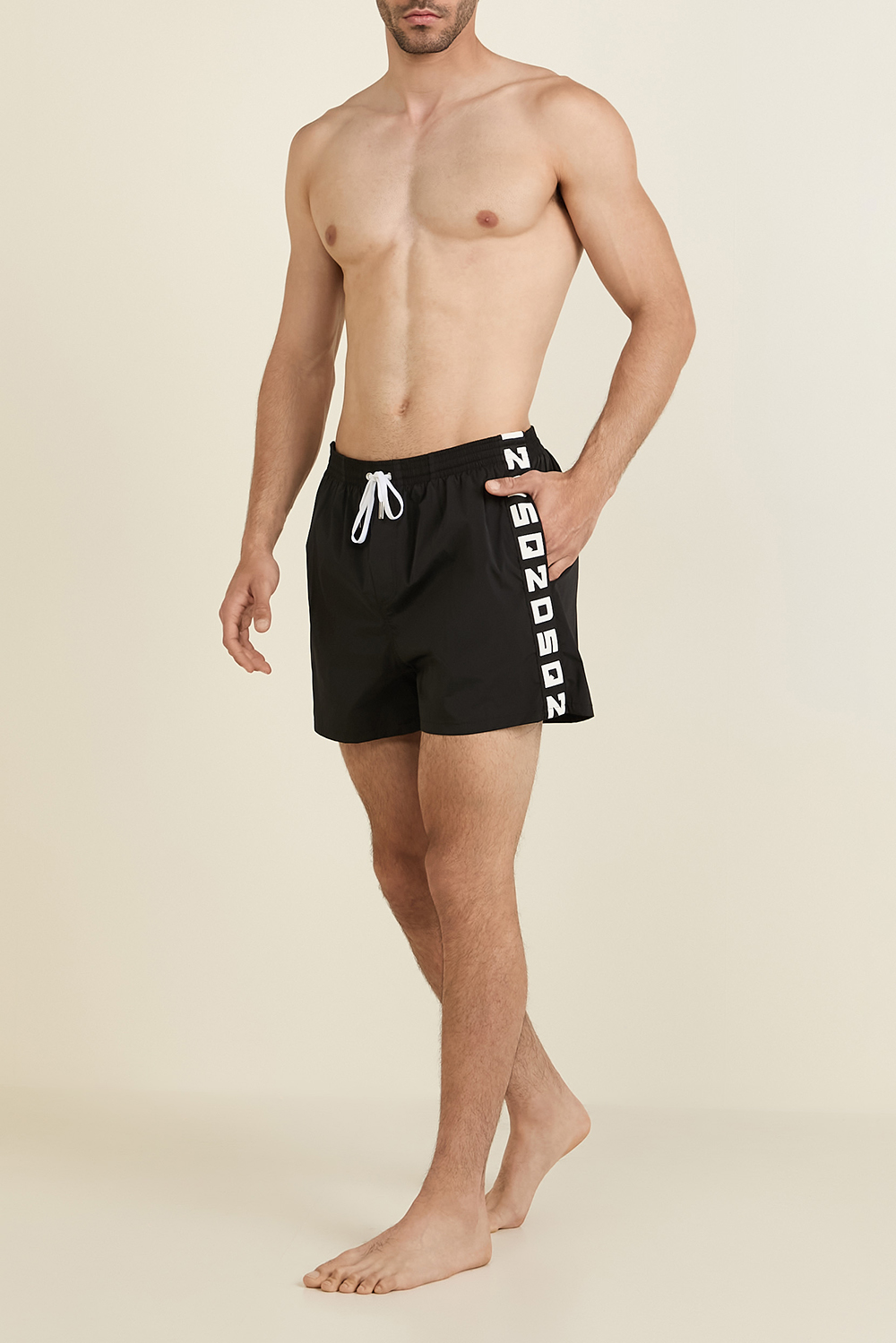 תמונת כל הלוק של מכנסי בגד ים